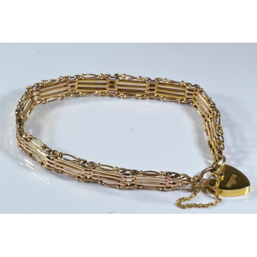 90 - 9ct gold gate link bracelet with padlock clasp, 12.54 grams