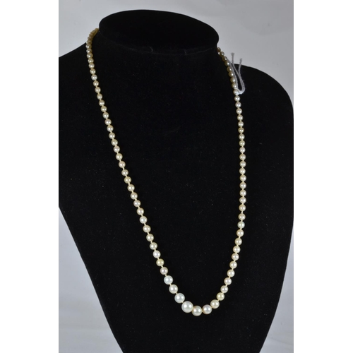 111 - Pearl necklace with 18ct gold clasp set with four diamonds, circumference 460mm