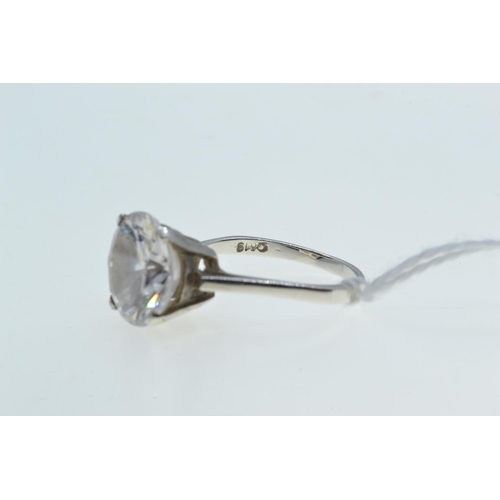 112 - 950 platinum & white stone ring, size O, 4.73 grams