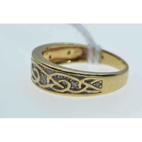 115 - 9ct gold & diamond Celtic design ring, size P, 3.6 grams