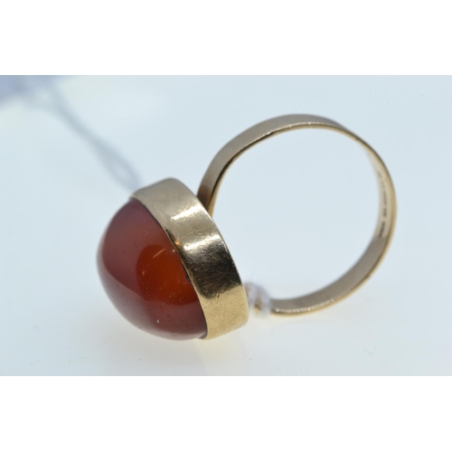 129 - 9ct gold & cabochon amber ring, size T, 10.13 grams