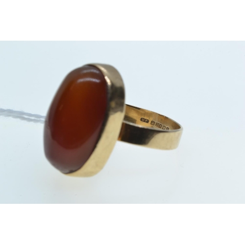 129 - 9ct gold & cabochon amber ring, size T, 10.13 grams