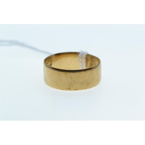 142 - 9ct gold band ring, size R, 4.12 grams