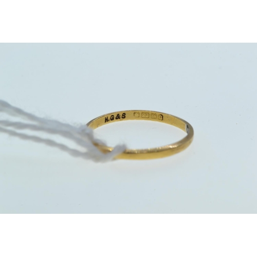 148 - 22ct gold band ring, size J/K, 1.1 gram