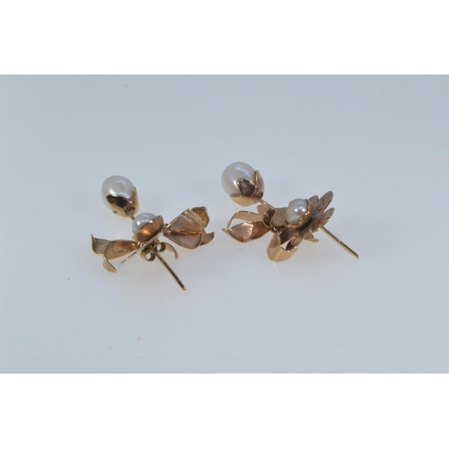 171 - Pair of 9ct gold & cultured pearl pendant earrings, length 38mm, gross weight 6.57 grams, one bu... 