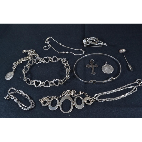 199 - Silver jewellery, including diamond set bangle, Celtic design necklace, marcasite & culture... 