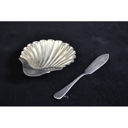 239 - Matched silver scallop-shaped butter dish & knife, Birmingham & Sheffield 1921 & 1919 re... 