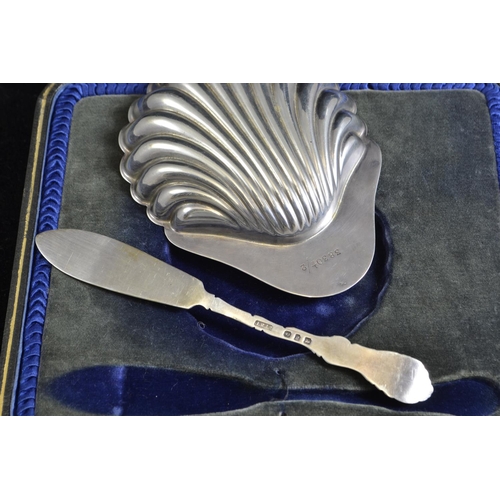 252 - Cased silver scallop-shaped butter dish & knife, maker JR, Sheffield & Birmingham 1904 &... 