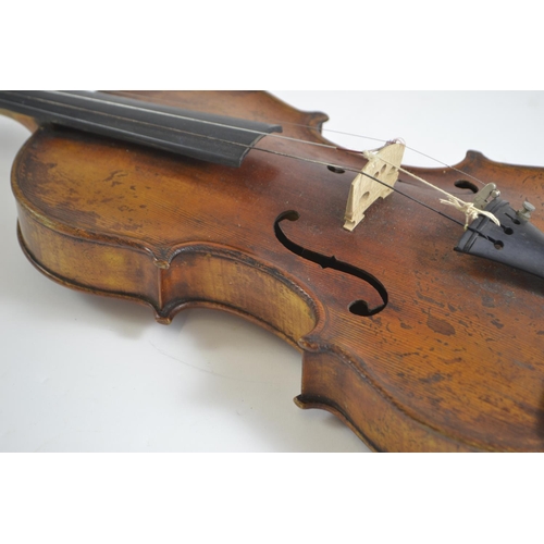 329 - Violin with label to inside Giuseppe Carlo Fratelli fiscor fabbircalori de'Intrumenti in Milanovicin... 