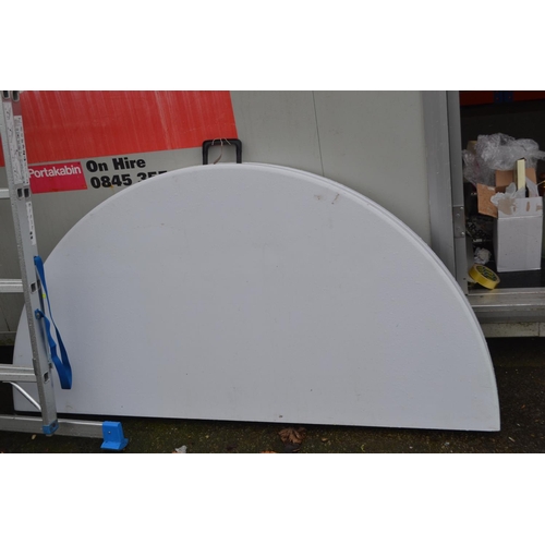 217 - Folding circular table. D154cm