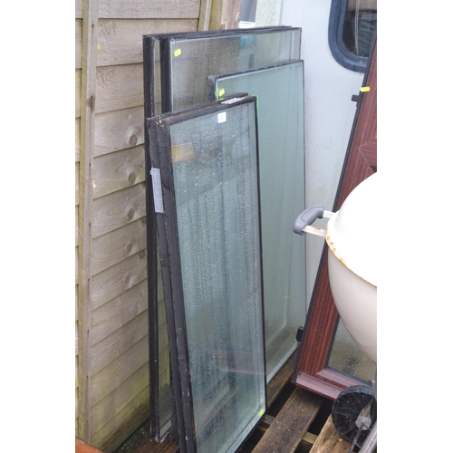 223 - Selection of double glazed glass. 2x @ 78cm x 113cm. 2x @ 43cm x 99cm & 1 @ 60cm x 104cm