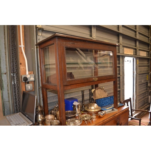 384 - Mahogany display case on legs with glass shelf H74cm x D36cm x W81cm