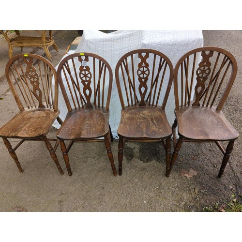 627 - Set of 4 Elm seated wheel back kitchen chairsOnline Viewing only