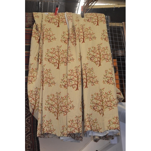 640 - Pair of quality lined curtains D210cm W275cm&nbsp;