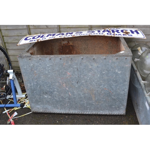 92 - Large galvanised riveted water tank/planter. W108cm D84cm H73cm