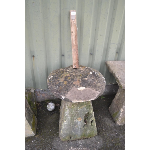 100 - Garden staddle stone. H64cm