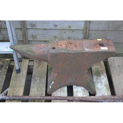 66 - Decorative blacksmiths anvil. Areas of damage (well used). L62cm