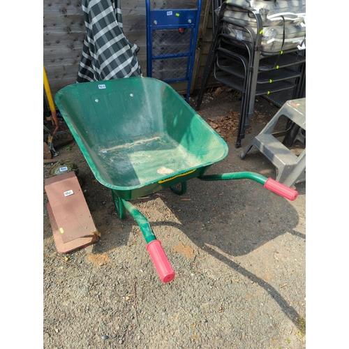 86d - Chillington green metal wheel barrow