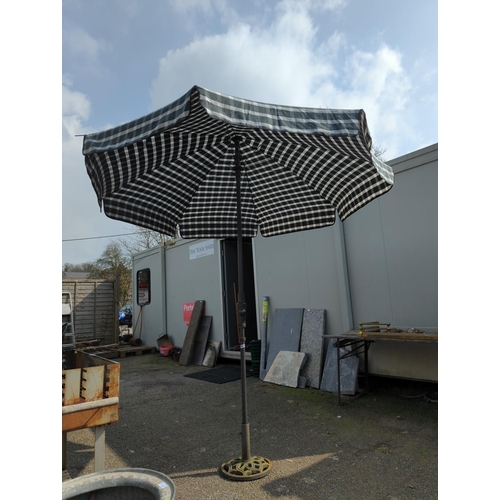 86e - Grey & white large  garden parasol with directional adjuster