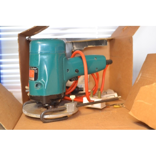 140 - Small B&D DN65 integral router. No plug.