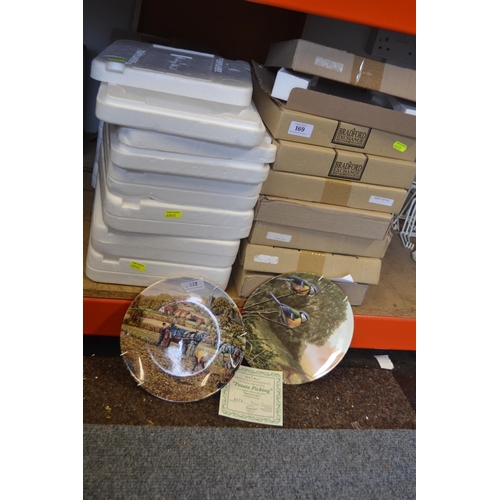 169 - 19 boxed collectable plates. Includes 