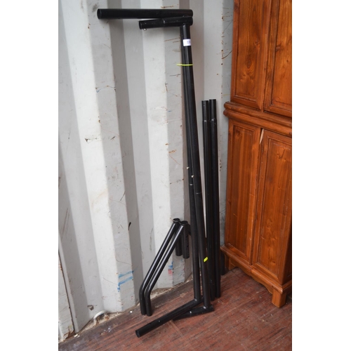 226 - Metal clothes rail, L123cm