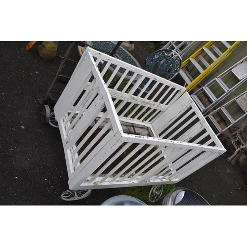 86 - Early C20 wheeled play cot