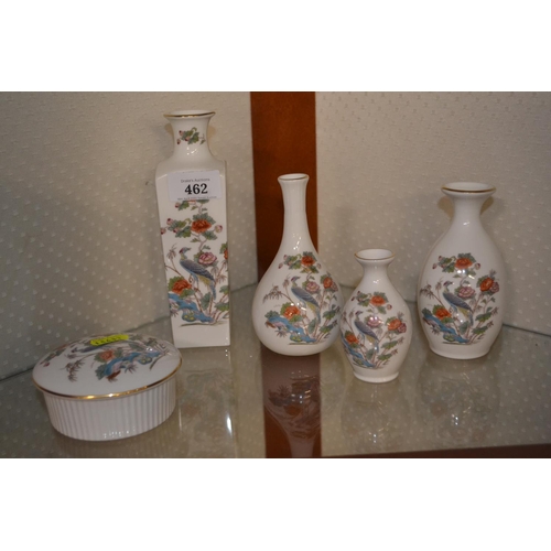 462 - 4 Wedgwood Kutani Frame pattern vases (tallest 18cms) and a small lidded pot