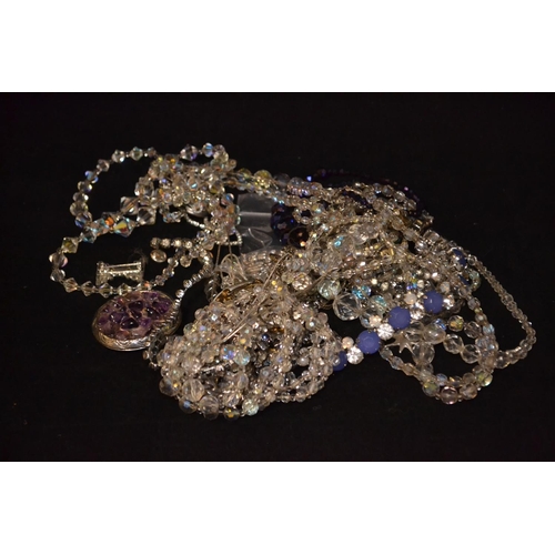 492 - Bag of sparkly glass/paste costume jewellery