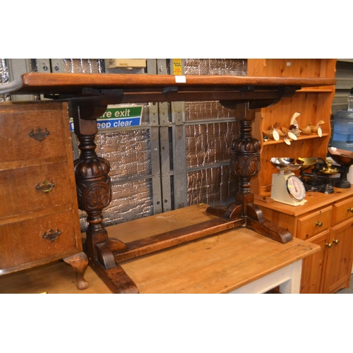 701 - Solid Oak refectory table with acorn detailed legs L137 W67 H77cm