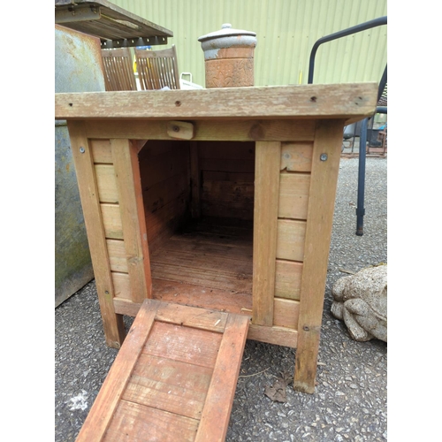 52 - Small wooden animal enclosure. H44cm w42cm