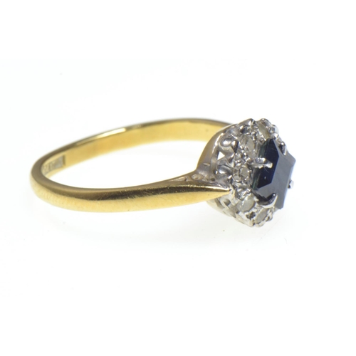 1 - 18ct gold cluster ring set with 0.4ct central sapphire & moissanite, size L, 3 grams