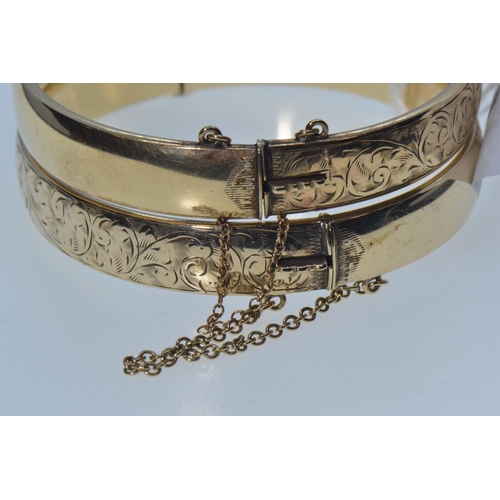 27 - Two 9ct gold metal core hinged bracelet, inner diameter 60mm