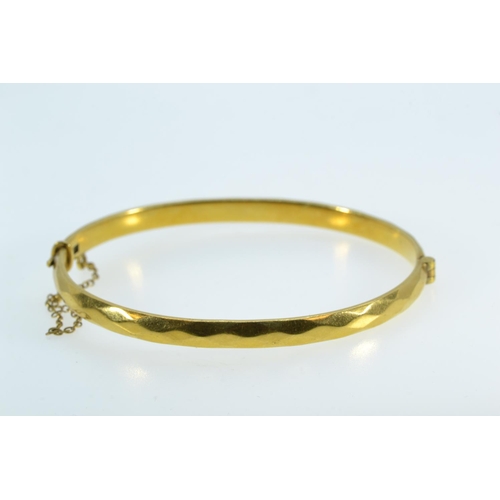 30 - 9ct gold metal cored hinged bracelet, inner width 59mm, gross weight 13.3 grams