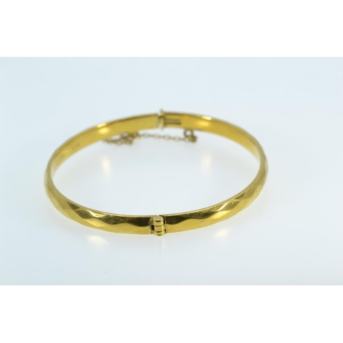 30 - 9ct gold metal cored hinged bracelet, inner width 59mm, gross weight 13.3 grams