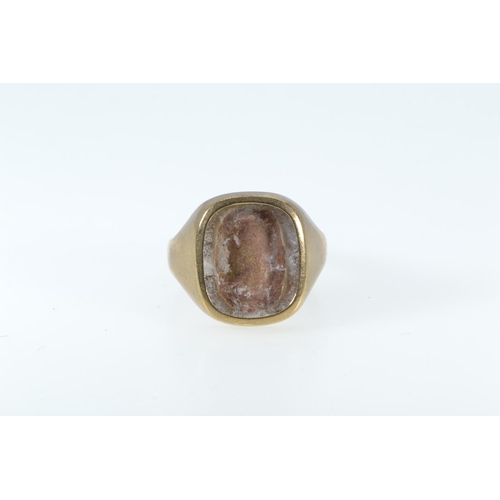 81 - Scrap 9ct gold signet ring, missing stone, size R, 2.59 grams