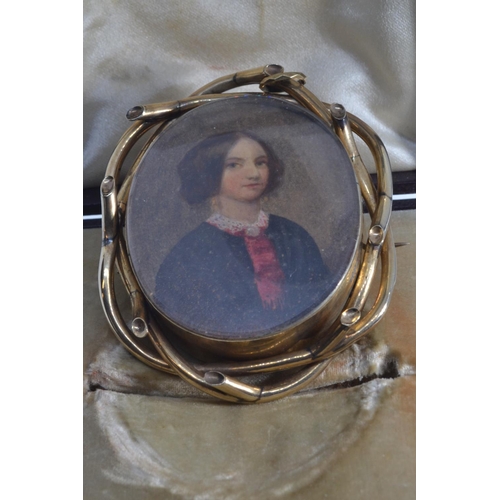 82 - Yellow metal framed reversible mourning brooch, with portrait miniature to one side & arrangemen... 