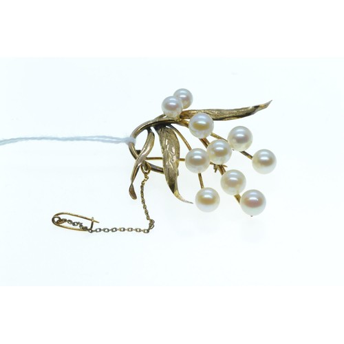 86 - 14ct gold & cultured pearl brooch, length 47mm, 7.85 grams