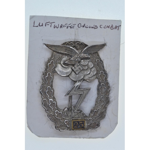 650 - Luftwaffe Ground Combat Badge awarded for 25 operations, reverse with pin and catch fastening, no ma... 