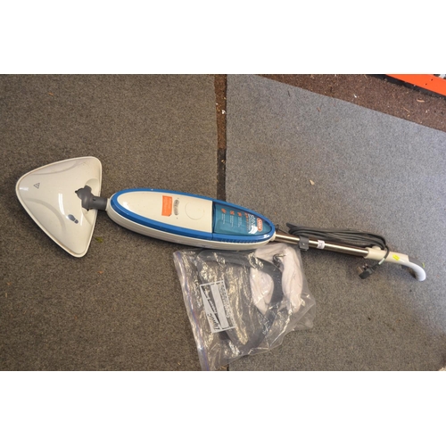 75 - VAX Steam Har Floor Master. Steam mop.