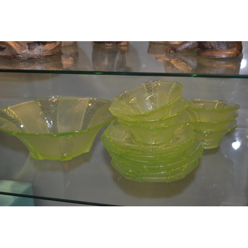 550 - Green glass dessert set, comprising serving bowl, six bowls & six saucers