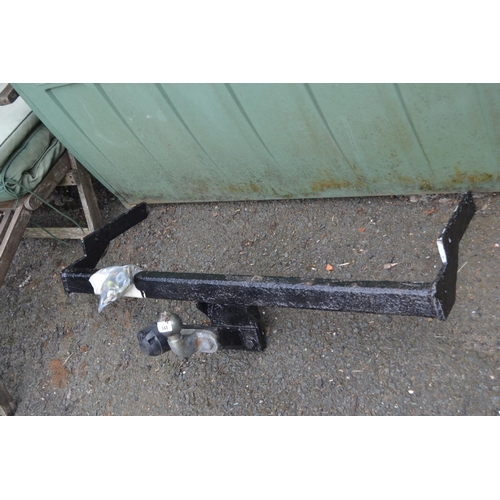 84 - Small mount & tow bar for Peugeot 206 comes with brand new fixings.