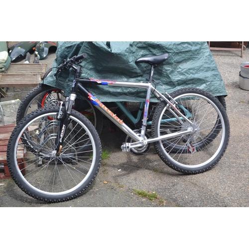 89 - Mens Salcano Insomnia 21-speed large frame mountain bike. Very clean condition.