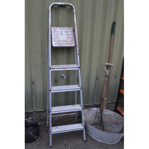 62 - Abru 4 step aluminium step ladder