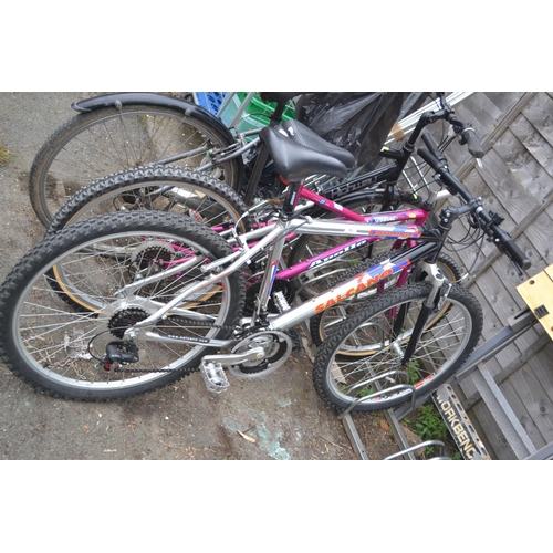 89 - Mens Salcano Insomnia 21-speed large frame mountain bike. Very clean condition.