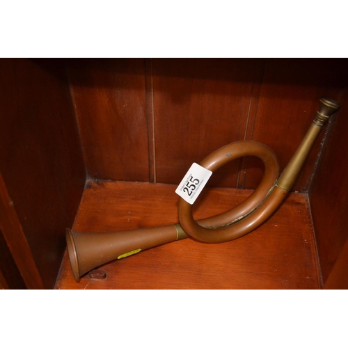 255 - Brass and copper horn