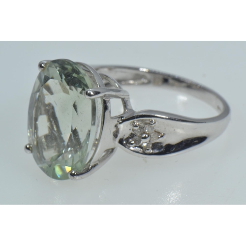 18 - 9ct white gold, light green & diamond ring, size P, 5.15 grams