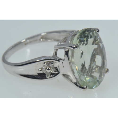 18 - 9ct white gold, light green & diamond ring, size P, 5.15 grams