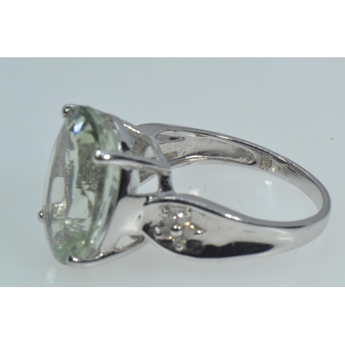 18 - 9ct white gold, light green & diamond ring, size P, 5.15 grams