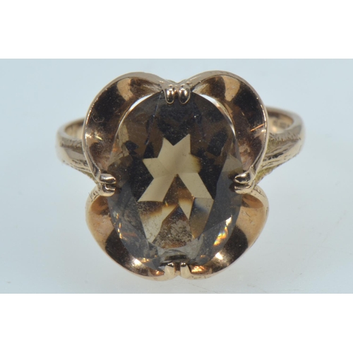 32 - 9ct gold & smoky quartz ring, size O, 3.88 grams